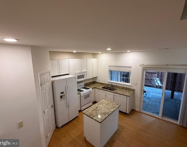 2427 Dew Meadow Court - Photo Thumbnail 4