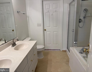 2427 Dew Meadow Court - Photo Thumbnail 16