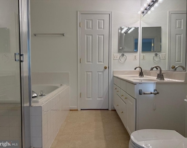 2427 Dew Meadow Court - Photo Thumbnail 17