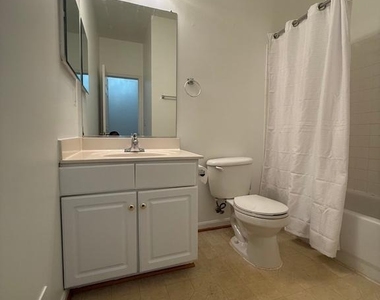 2427 Dew Meadow Court - Photo Thumbnail 9