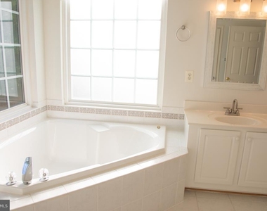 3347 Wilton Crest Court - Photo Thumbnail 14