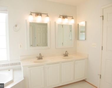 3347 Wilton Crest Court - Photo Thumbnail 12