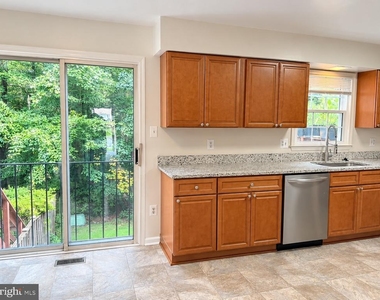 6281 Rathlin Drive - Photo Thumbnail 16