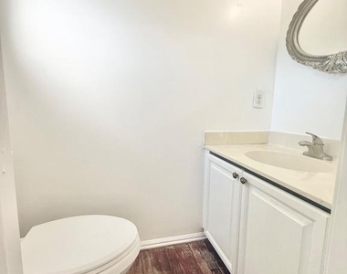 8594 Enochs Drive - Photo Thumbnail 7