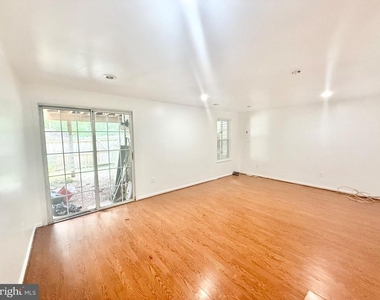 8594 Enochs Drive - Photo Thumbnail 19