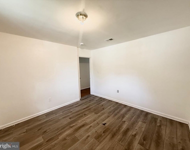 8594 Enochs Drive - Photo Thumbnail 21