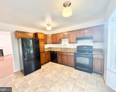 8594 Enochs Drive - Photo Thumbnail 5