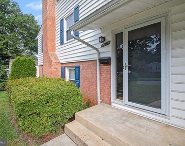 9302 Ashmeade Drive - Photo Thumbnail 2