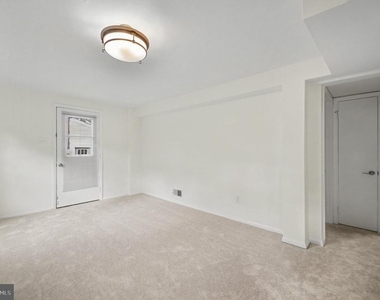 9302 Ashmeade Drive - Photo Thumbnail 16