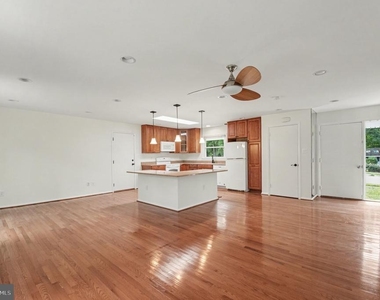 9302 Ashmeade Drive - Photo Thumbnail 3