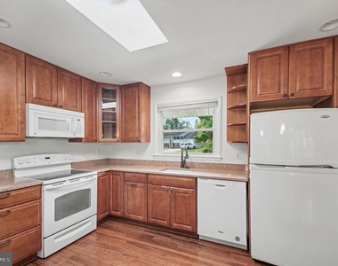 9302 Ashmeade Drive - Photo Thumbnail 7