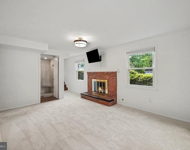9302 Ashmeade Drive - Photo Thumbnail 17