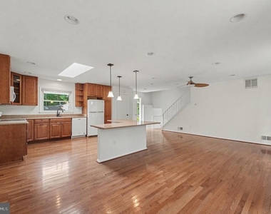 9302 Ashmeade Drive - Photo Thumbnail 4