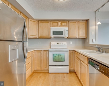 6015 Curtier Drive - Photo Thumbnail 5