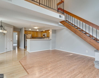 6015 Curtier Drive - Photo Thumbnail 3