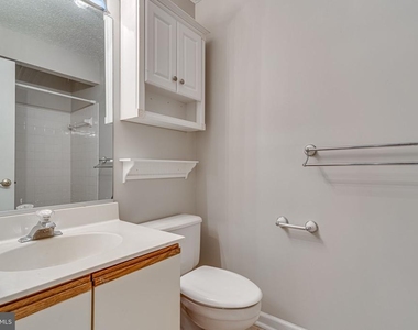 6015 Curtier Drive - Photo Thumbnail 9