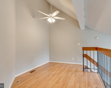 6015 Curtier Drive - Photo Thumbnail 8