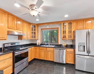1404 Wolftrap Run Road - Photo Thumbnail 4