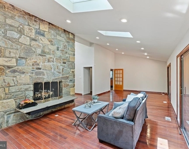 1404 Wolftrap Run Road - Photo Thumbnail 12