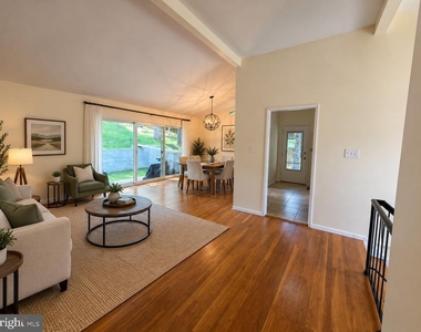 7818 Glenister Drive - Photo Thumbnail 4