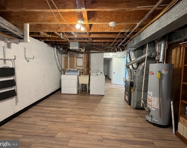 7818 Glenister Drive - Photo Thumbnail 31