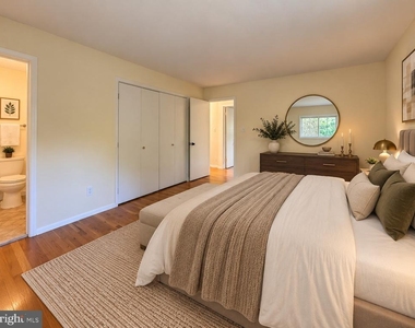 7818 Glenister Drive - Photo Thumbnail 20