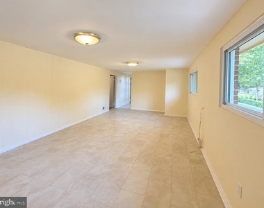 7818 Glenister Drive - Photo Thumbnail 26
