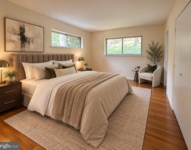 7818 Glenister Drive - Photo Thumbnail 18