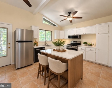 7818 Glenister Drive - Photo Thumbnail 10