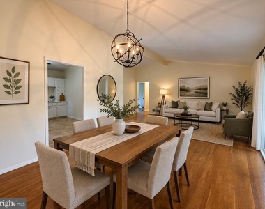 7818 Glenister Drive - Photo Thumbnail 6