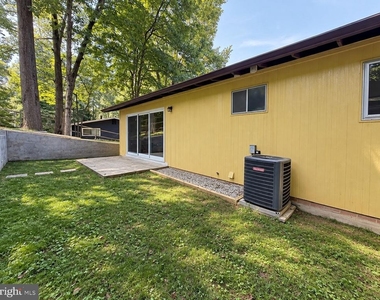7818 Glenister Drive - Photo Thumbnail 32