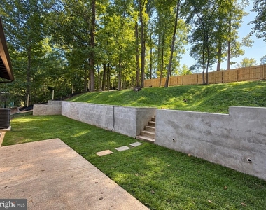 7818 Glenister Drive - Photo Thumbnail 33