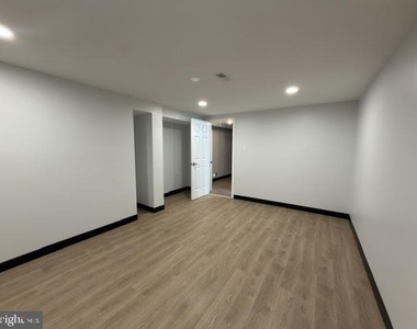 7818 Glenister Drive - Photo Thumbnail 29