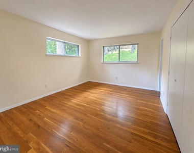 7818 Glenister Drive - Photo Thumbnail 19