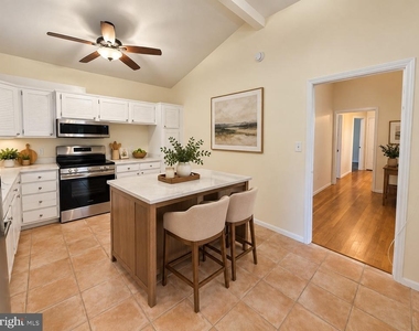 7818 Glenister Drive - Photo Thumbnail 8