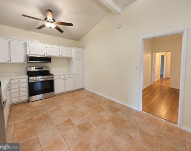 7818 Glenister Drive - Photo Thumbnail 9