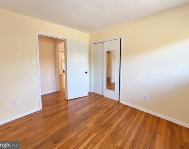 7818 Glenister Drive - Photo Thumbnail 13