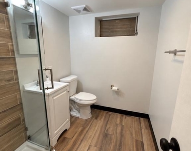 7818 Glenister Drive - Photo Thumbnail 27