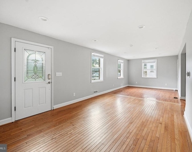 2918 Monroe Place - Photo Thumbnail 1