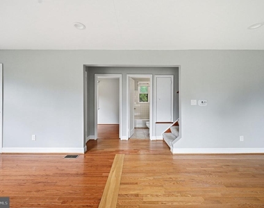 2918 Monroe Place - Photo Thumbnail 3