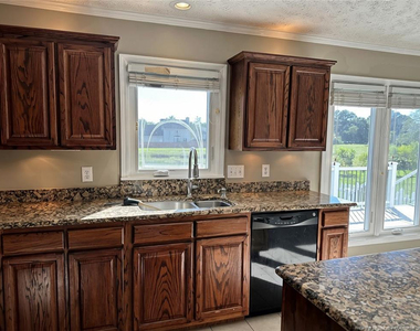 6521 Ryefield Drive - Photo Thumbnail 9