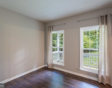 89 Albertson Court - Photo Thumbnail 13