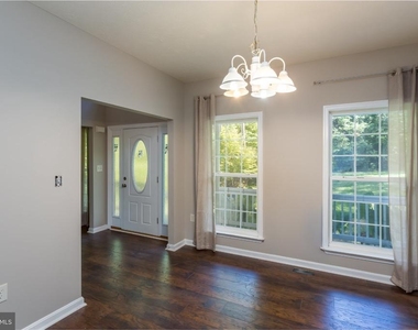 89 Albertson Court - Photo Thumbnail 2