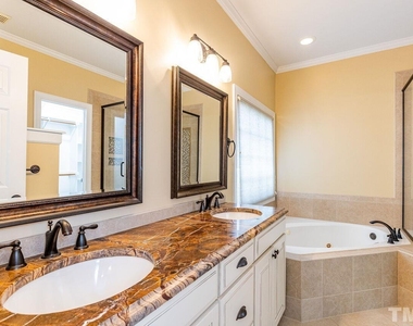4317 Glen Erin Way - Photo Thumbnail 14