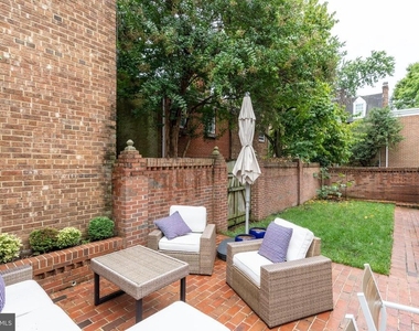 504 S Pitt Street - Photo Thumbnail 7