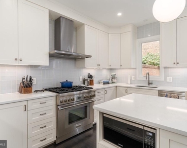 504 S Pitt Street - Photo Thumbnail 25