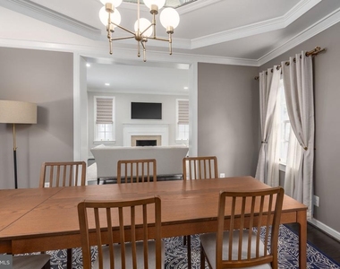 504 S Pitt Street - Photo Thumbnail 33