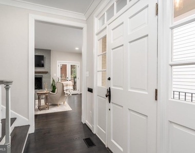 504 S Pitt Street - Photo Thumbnail 12