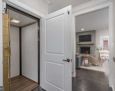 504 S Pitt Street - Photo Thumbnail 11