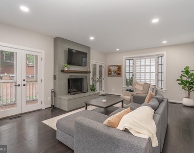 504 S Pitt Street - Photo Thumbnail 15